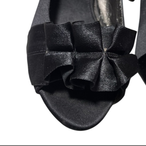Touch of Nina Black Satin Heels Open Toe with Ruffle Size 7.5 Peep Toe Stiletto - Picture 6 of 13